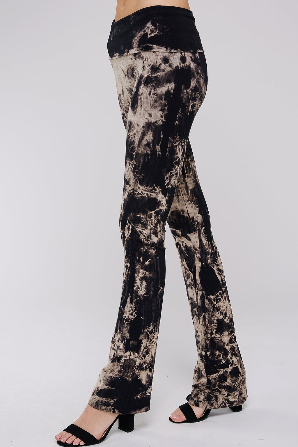Sideways Black and Beige Chic cotton yoga pants 