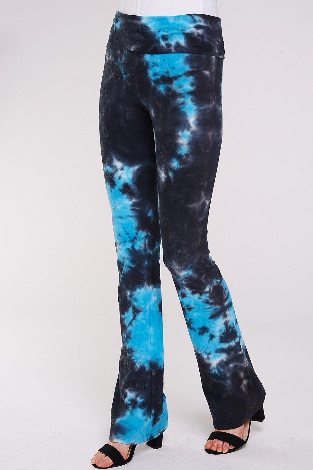 Unique Black & Turquoise Two tone Cloud tie dye yoga pants are perfect for any activity.